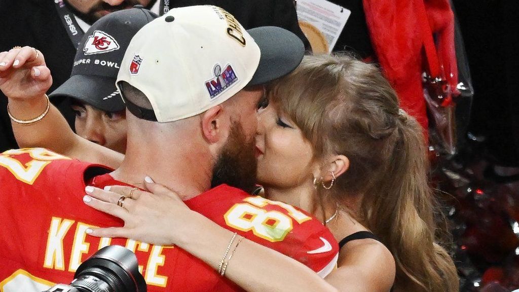 La soirée du Super Bowl se termine par un baiser gagnant pour Taylor Swift et Travis Kelce