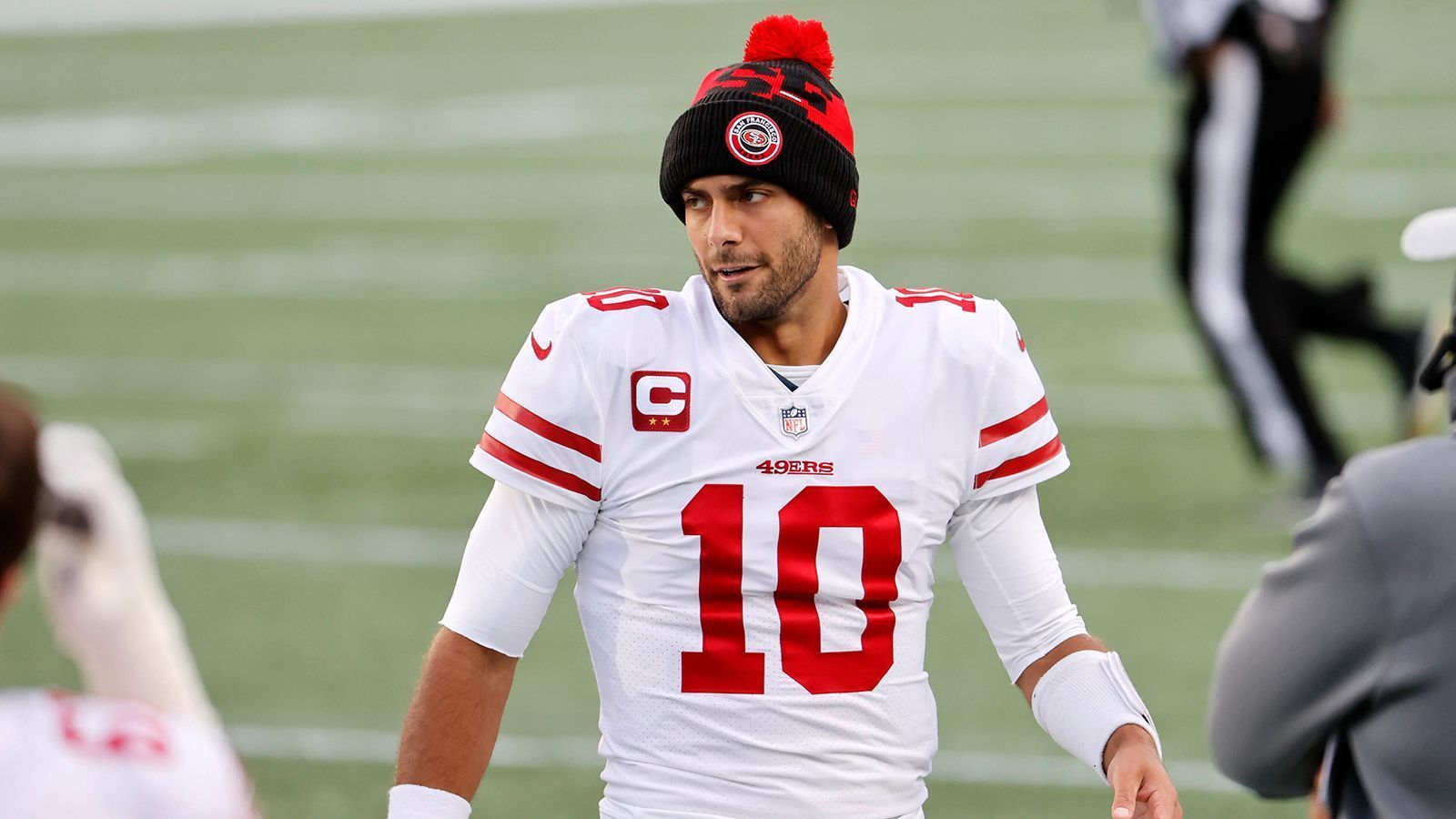 
                <strong>Platz 6: Jimmy Garoppolo (San Francisco 49ers)</strong><br>
                Position: Quarterback -Cap Hit: 26,382 Millionen Dollar -Vertragsjahr: 4 von 5 -Base Salary: 24,1 Mio. Dollar -Signing Bonus: 1,4 Mio. Dollar -Roster Bonus: 282.000 Dollar -Workout Bonus: 600.000 Dollar
              