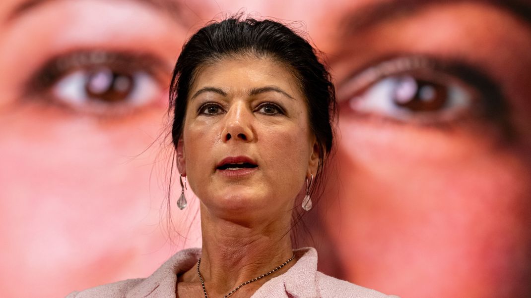 Sahra Wagenknecht fordert eine Deckelung der Spritpreise auf europäisches Niveau.