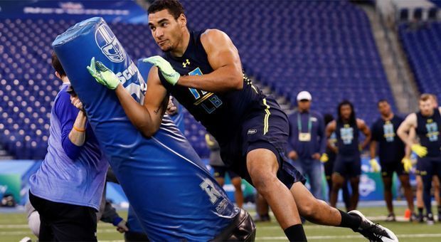 
                <strong>Kevin Davis (Los Angeles Rams)</strong><br>
                Undraftet Rookie Kevin Davis zeigte in den ersten beiden Preseason-Spielen beeindruckende Leistungen für die Los Angeles Rams. Gegen die Dallas Cowboys führte er das Team mit insgesamt fünf Tackles an. Gegen die Oakland Raiders sammelte er drei Tackles. Dennoch scheint es für den jungen Deutschen schwer zu werden. "Yahoo Sports" prognostiziert Robert Quinn, Connor Barwin, Alec Ogletree, Mark Barron, Ejuan Price, Josh Forrest, Samson Ebukam und Bryce Hager als die acht Linebacker, die den Sprung ins 53-Mann-Team schaffen. Dennoch scheint sich Davis mit seinen Preseason-Leistungen für einen Platz im Practice Squad zu qualifizieren.
              