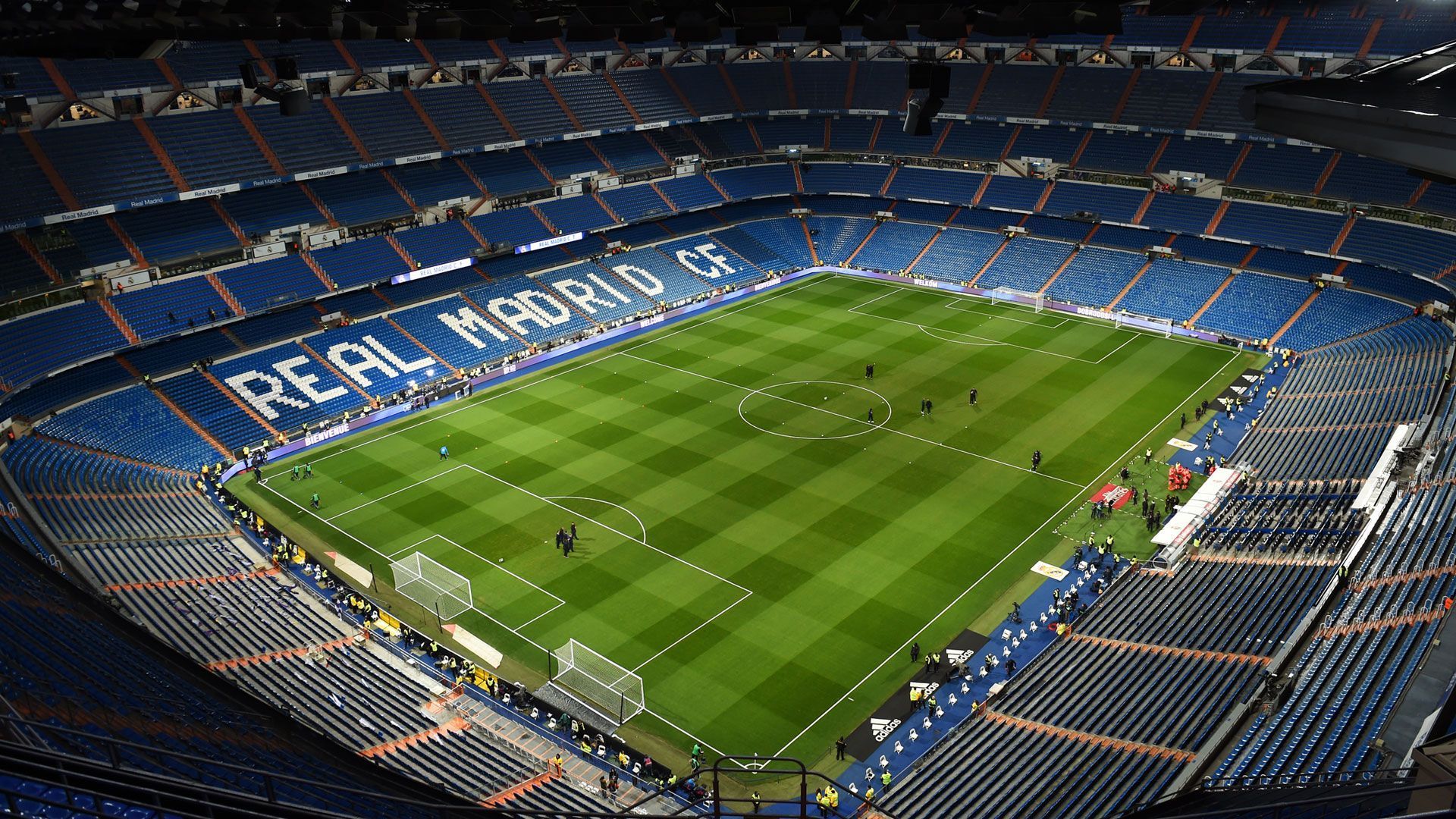 
                <strong>Platz 2 (geteilt): Estadio Santiago Bernabeu</strong><br>
                Gesamtbewertung: 4,53 -Stadt: Madrid (Spanien) - Verein: Real Madrid
              
