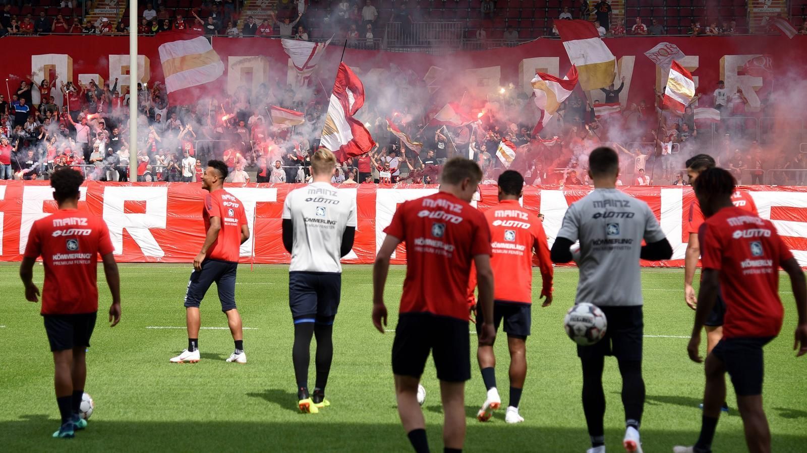 
                <strong>FSV Mainz 05</strong><br>
                Und was für ein Empfang! Die Fans gaben am Mainzer Bruchweg ordentlich Gas ...
              