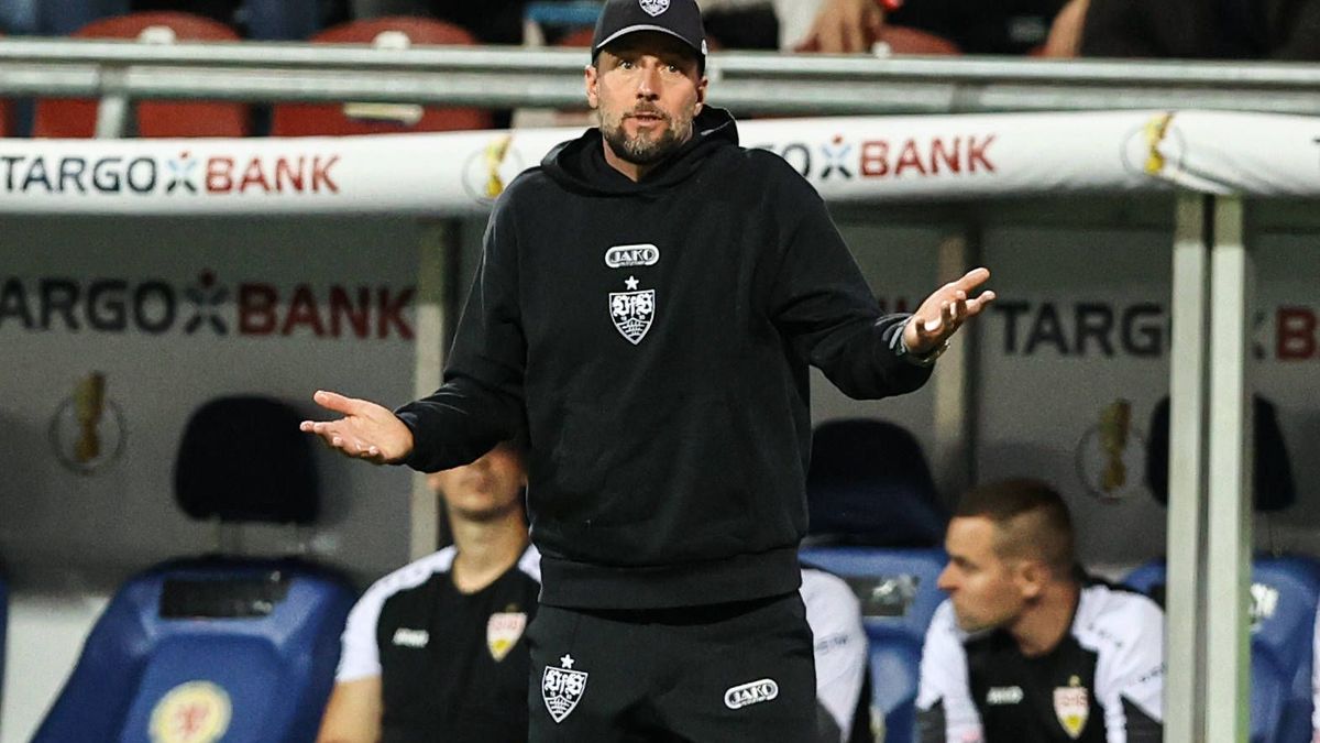 Trainer Sebastian Hoeness Hoeneß (VfB Stuttgart) - 1. Hauptrunde DFB Pokal Saison 2025-2026 Eintracht Braunschweig vs. VfB Stuttgart im Eintracht Stadion in Braunschweig - Fußball,Mann,Männer,Deuts...