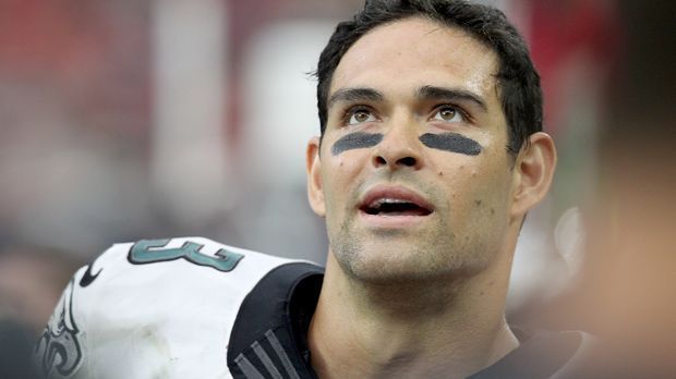
                <strong>Mark Sanchez neu verpflichtet</strong><br>
                Würde die Saison sofort beginnen, dürfte Mark Sanchez die Rolle als Starter übernehmen. Der First-Round-Pick des Draft 2009 kam von den Philadelphia Eagles nach Denver. Im Gegenzug geben die Broncos einen Pick vom Draft 2017 her. Der 29-Jährige war vergangene Saison nur in vier Partien im Einsatz, stand zwei Mal in der Startformation.
              