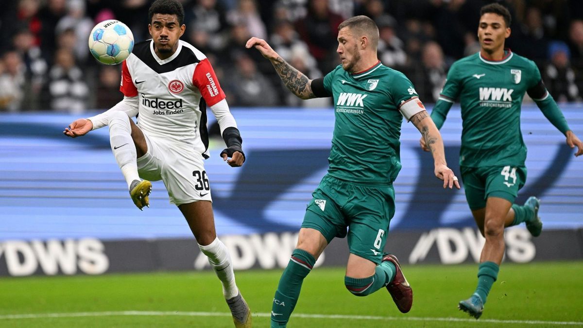 Die SGE und Augsburg liefern sich ein spannendes Duell