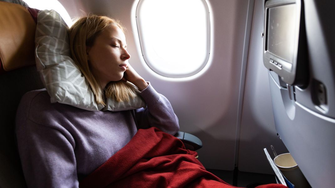Total übermüdet nach einem langem Flug? Mit diesen Tipps wird dir das nicht mehr passieren!
