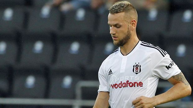 
                <strong>Alexander Milosevic (Zugang Hannover 96)</strong><br>
                Alexander Milosevic (Zugang Hannover 96): Die Niedersachsen haben in Istanbul einen Ersatz für Marcelo gefunden und ein Tauschgeschäft eingetütet. Milosevic wechselt von Besiktas auf Leihbasis bis zum Saisonende nach Hannover und soll die Abwehr stabilisieren.
              