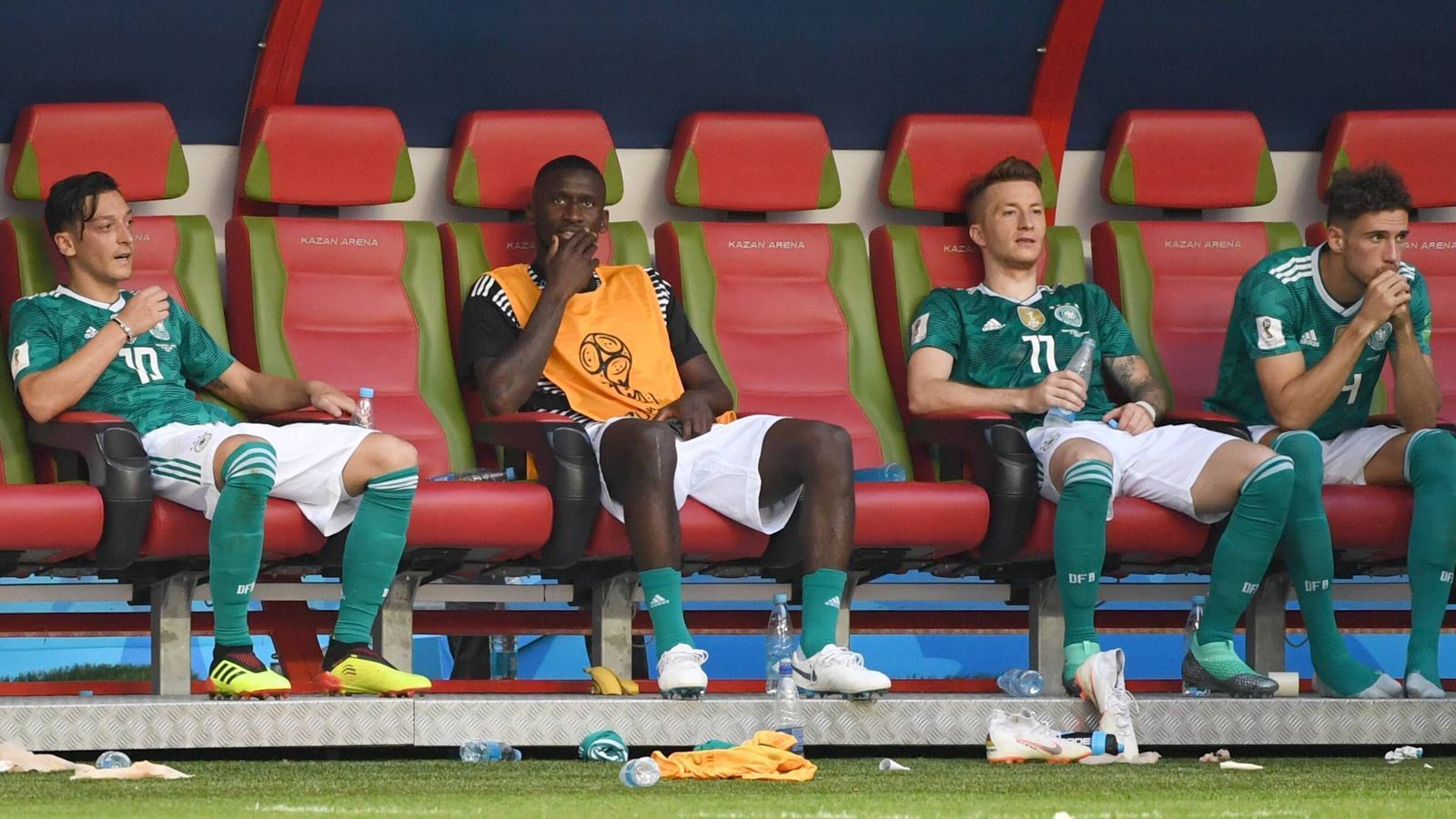 
                <strong>WM 2018: Deutschland - Südkorea 0:2</strong><br>
                Über dieses Spiel braucht man nicht mehr viele Worte zu verlieren. Nie zuvor hat sich eine deutsche Mannschaft in allen Belangen so schlecht bei einer Weltmeisterschaft präsentiert wie 2018 in Russland.
              