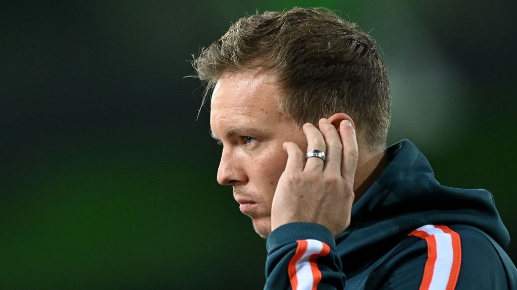 
                <strong>Julian Nagelsmann (Trainer)</strong><br>
                Auch der vielleicht wichtigste Leipziger steht ebenfalls auf der Liste vieler Klubs. Laut "Sport Bild" steht Coach Julian Nagelsmann vor allem bei Manchester City hoch im Kurs. 10 Millionen Euro Ablöse nennt das Blatt - für einen Trainer eine außergewöhnliche Summe.
              