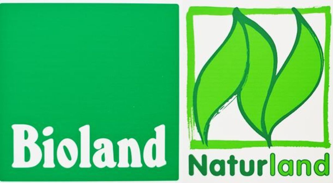 Bioland und Naturland haben ähnliche Anforderungen, damit ihr jeweiliges Siegel vergeben wird.