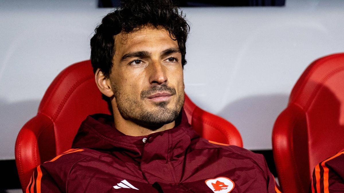 BRUSSELS, BELGIUM - NOVEMBER 7: Mats Hummels of AS Roma looks on prior to the UEFA Europa League 2024 25 League Phase MD4 match between R. Union Saint-Gilloise and AS Roma at King Baudouin Stadium ...