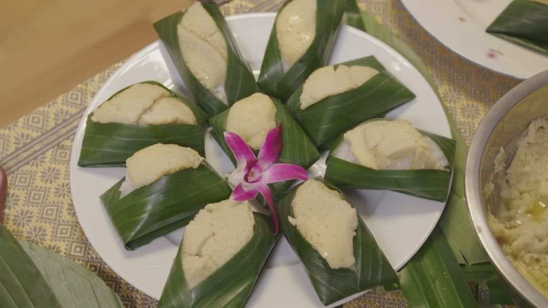 Klebrig und lecker - In Thailand wird am Morgen Khao Niao Sangkhaya aufgetischt.