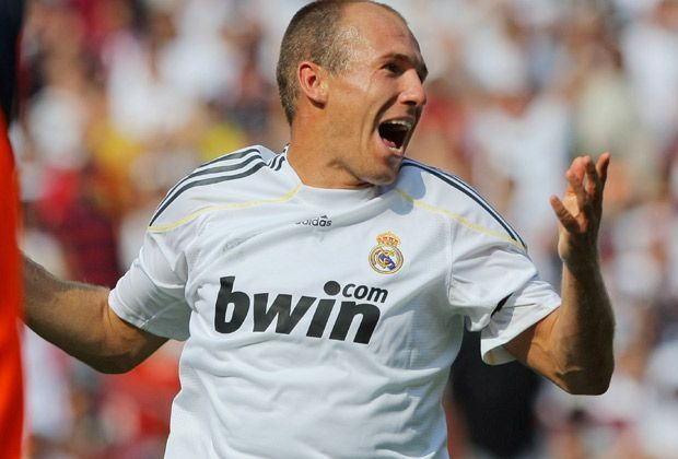 
                <strong>Arjen Robben</strong><br>
                Ein Transfer, für den sich Karl-Heinz Rummenigge und Co. wohl heute noch auf die Schultern klopfen. Am 28. August 2009 wechselt Arjen Robben für rund 30 Millionen Euro von Real Madrid an die Isar.
              