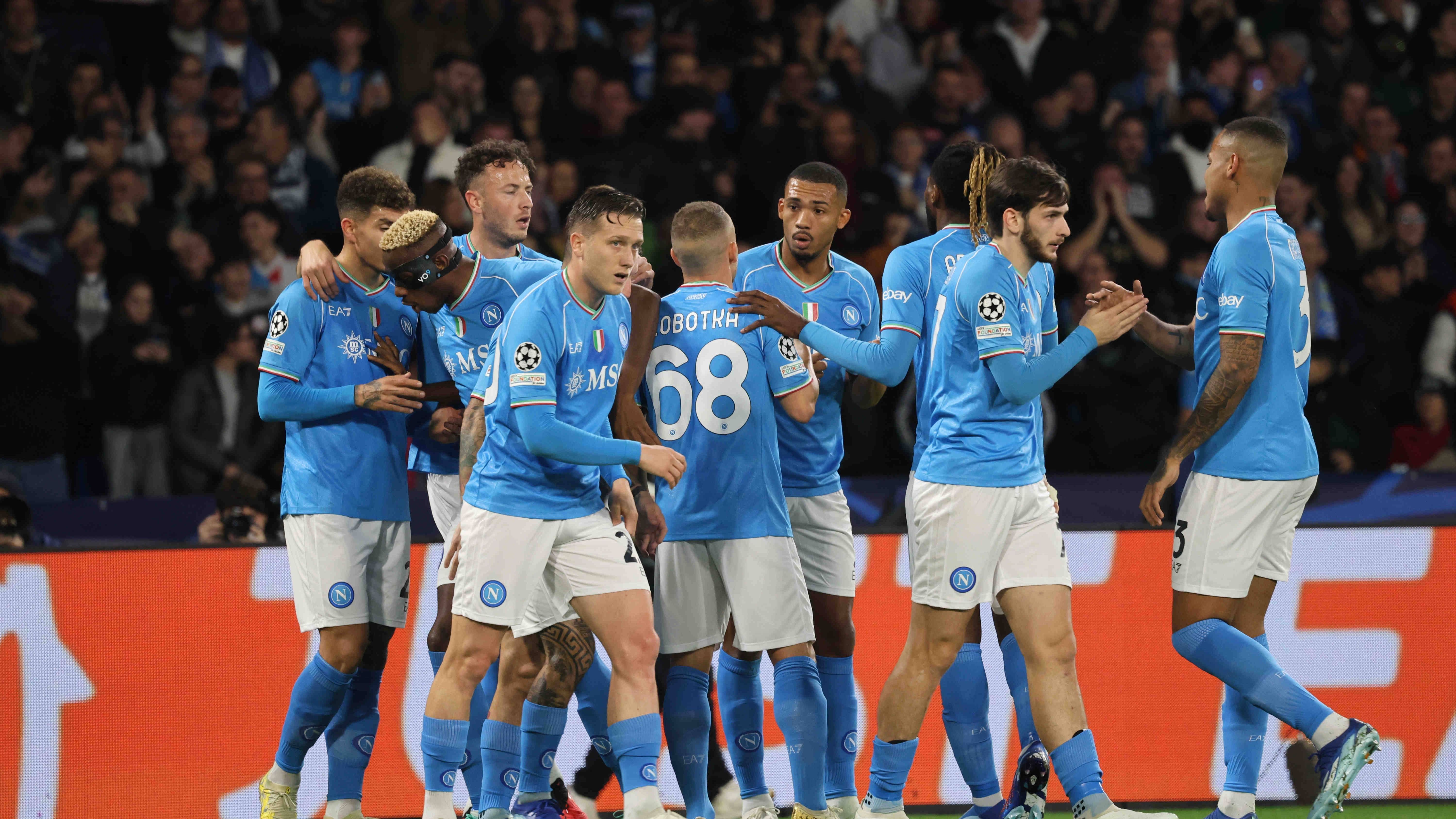 <strong>Gruppe C: SSC Neapel</strong><br>Napoli folgt auf Real Madrid. Mit einem 2:0-Heimsieg gegen Sporting Braga erhöhen die Italiener ihr Konto auf zehn Punkte und ziehen somit ins Achtelfinale ein.