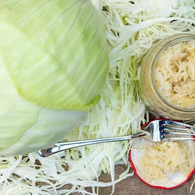 Kalorienarm und vitaminreich: Sauerkraut am besten selber machen