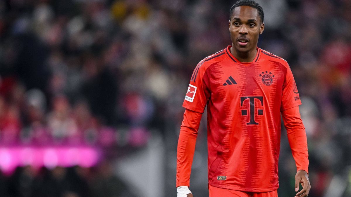 Mathys Tel (FC Bayern Muenchen) Schaut waehrend des Spiels der 1. Bundesliga zwischen FC Bayern München und RB Leipzig, Allianz Arena am 20. December 2024 in München, Deutschland. (Foto von Harry L...