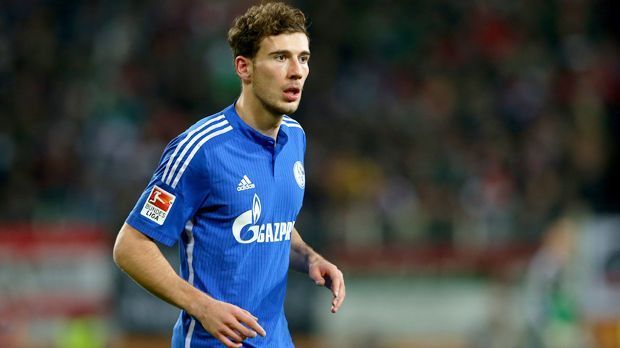 
                <strong>Platz 7: Leon Goretzka (FC Schalke 04) - 82,5 Prozent</strong><br>
                Platz 7: Leon Goretzka (FC Schalke 04) - 82,5 Prozent. Während seine Team-Kollegen Maximilian Meyer (78,8 Prozent) und Leroy Sane (77,8 Prozent) die Top 10 knapp verpassen, ist Goretzka unter allen 21-Jährigen sogar der defensive Mittelfeldspieler mit der meisten Einsatzzeit.
              