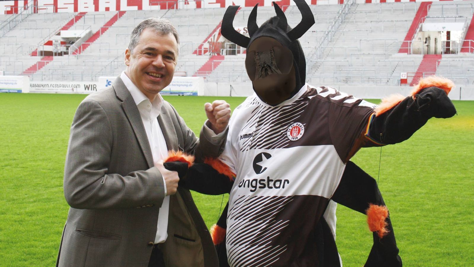 <strong>Platz 15: FC St. Pauli - Zecki</strong><br>Vor rund Jahren führten die Hamburger "Zecki" als Maskottchen mit den Worten: "Welcome to Hell" ein. Ob sie damit die eigenen Fans oder die arme Seele unter dem Kostüm meinten, ist unklar.