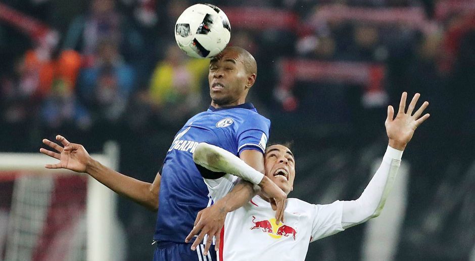 
                <strong>Naldo</strong><br>
                Naldo: Hatte den größten Anteil am schnellen Gegentor, als er im Duell mit Werner pennte, der ihm so enteilen konnte, woraus der Elfmeter resultierte. Erholte sich mit zunehmender Dauer von diesem Schock und gewann immerhin viele seiner Kopfballduelle. Dennoch kein großer Stabilisator. ran-Note: 4.
              