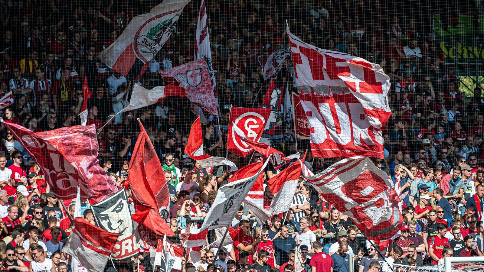 
                <strong>SC Freiburg </strong><br>
                Erwachsene (ab 24 Jahre): 40 EuroJugendliche und Erwachsene (bis 24 Jahre): 20 Euro
              