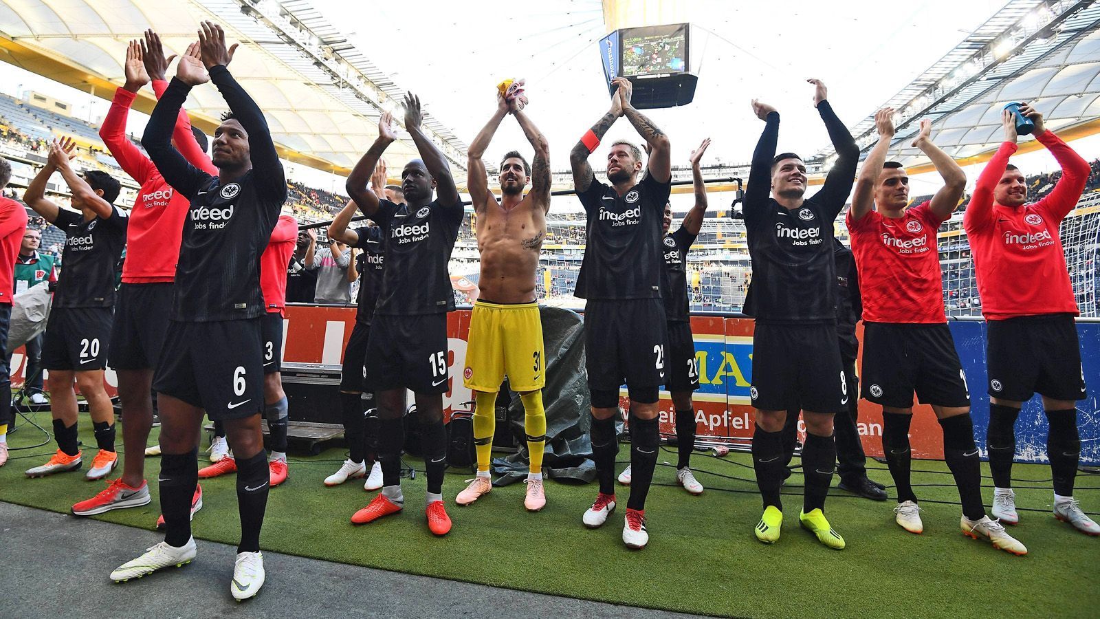
                <strong>Platz 7: Eintracht Frankfurt</strong><br>
                Eintracht Frankfurt spielte in der Saison 2018/2019 an zwölf von 34 Spieltagen in einem ausverkauften Stadion.
              