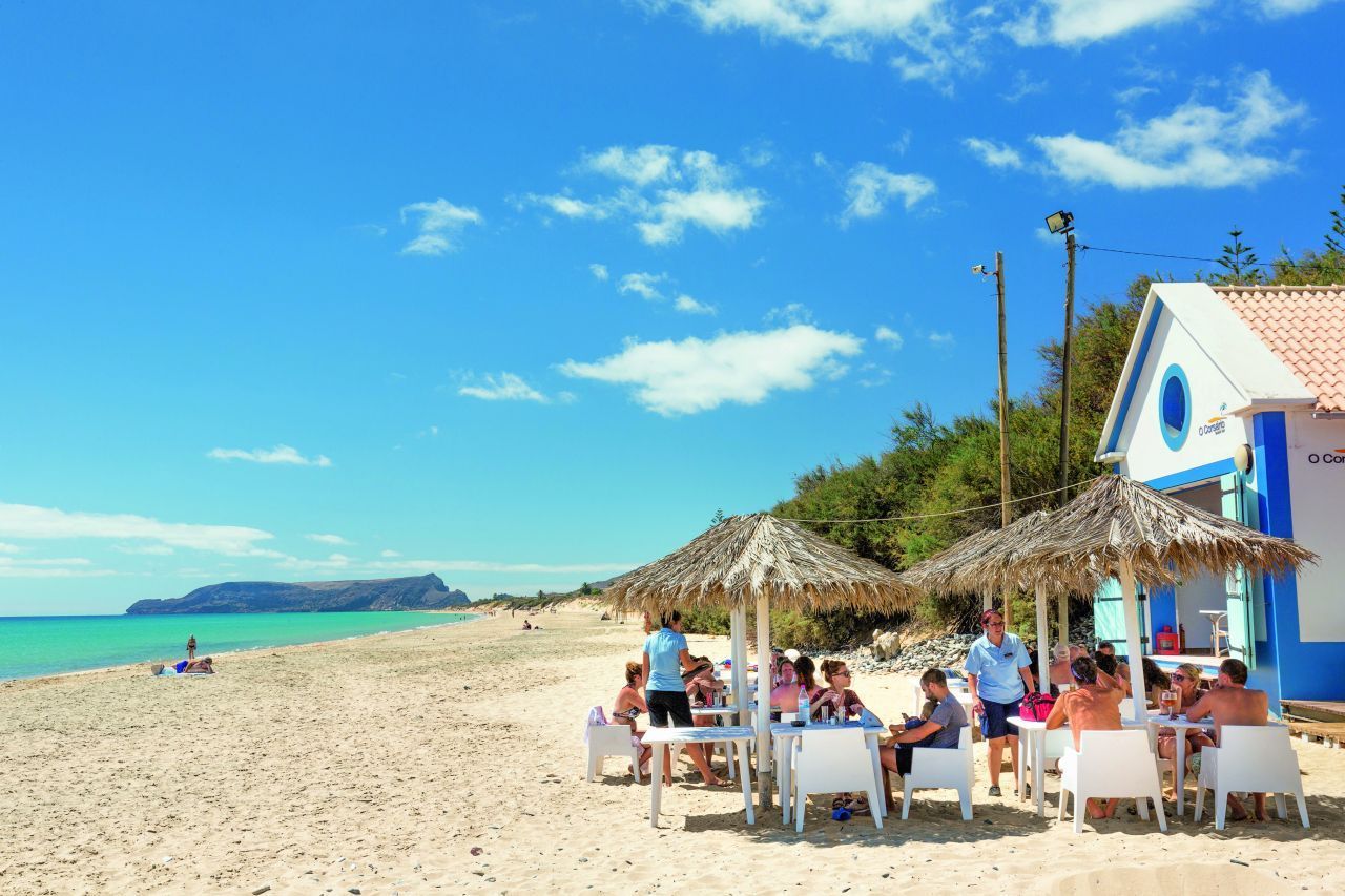 Porto Santo (Portugal). Die kleine Schwester von Madeira lockt mit einem kilometerlangen, goldgelben Sandstrand. Der soll sogar therapeutische Wirkung haben.