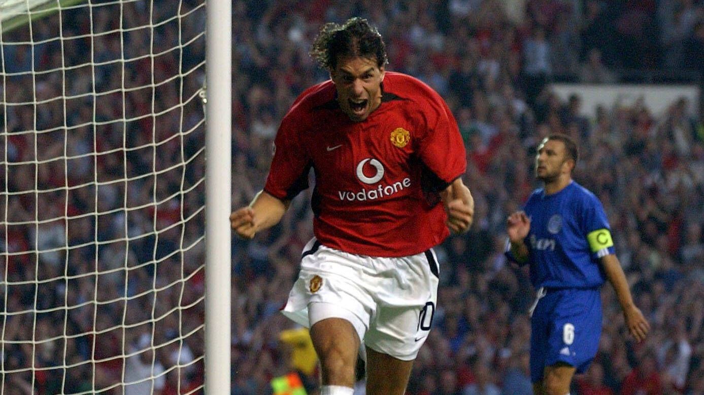 <strong>Champions League 2002/2003: Die besten Torschützen</strong><br>Torschützenkönig des Turniers wurde mit zwölf Treffern Ruud van Nistelrooy von Manchester United. Jan Koller erzielte für den BVB trotz Vorrunden-Aus neun Tore. Roy Makaay gelang in seiner letzten Saison bei Deportivo La Coruna acht Treffer, ehe er nach München wechselte und ein 20-jähriger Zlatan Ibrahimovic schoss in seiner ersten CL-Saison fünf Tore.