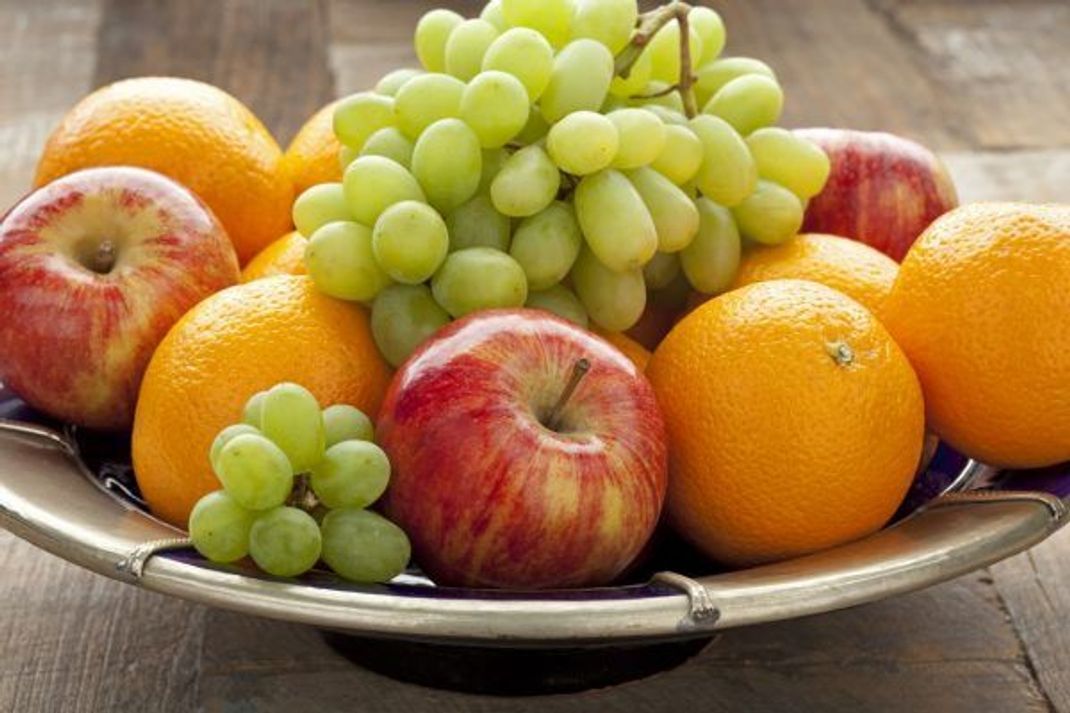 So bitte nicht: Äpfel gehören nicht in die Schale neben anderes Obst. Sonst reifen die Nachbarn im Zeitraffer.
