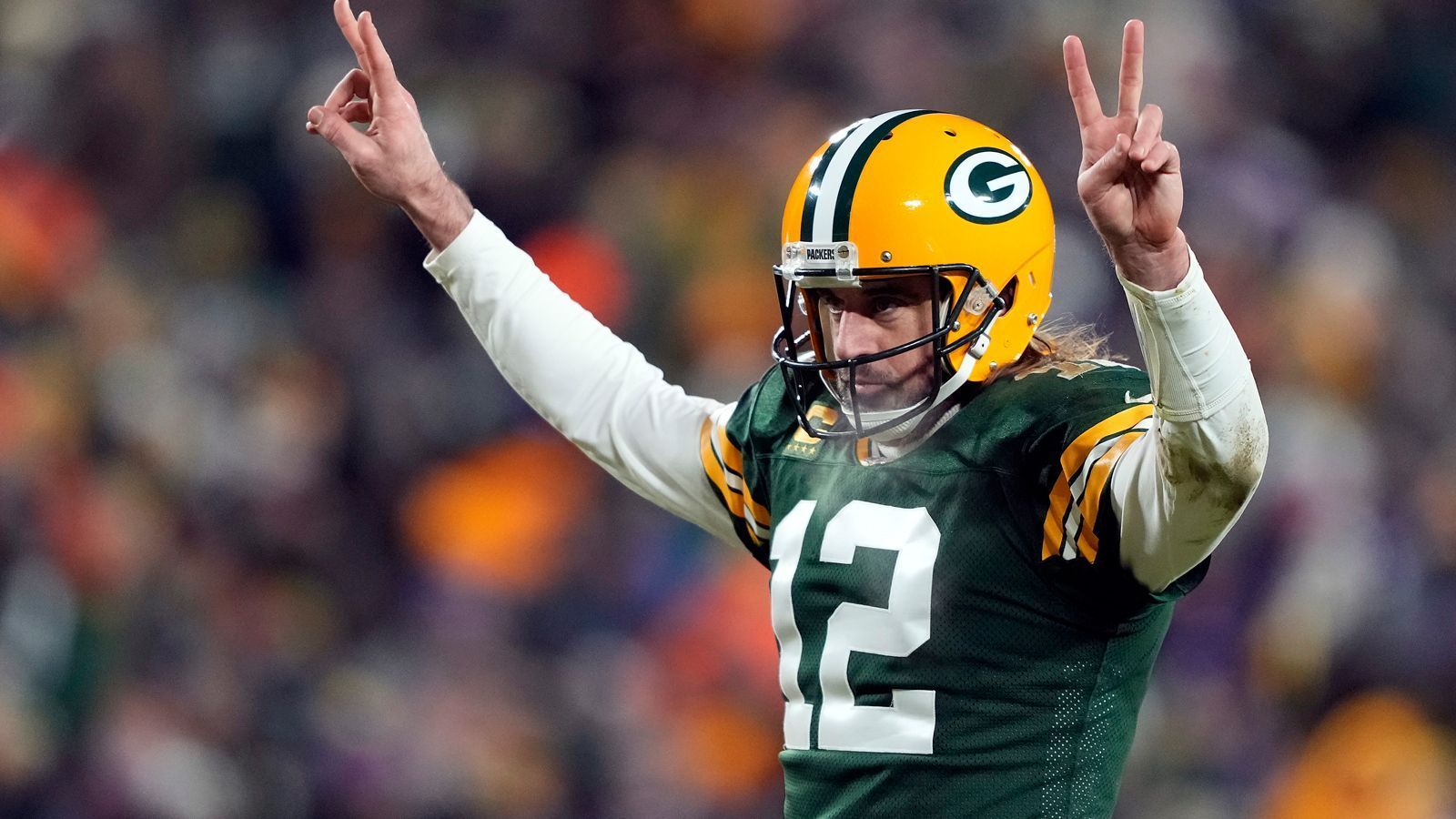 
                <strong>Platz 1: Green Bay Packers (13-4, Vorwoche: Platz 1)</strong><br>
                Und in der NFC geht es mal wieder nur über die Green Bay Packers. Schon wieder eine überragende Saison von Aaron Rodgers, erneut 13 Saisonsiege und eine überstandene Bye-Week, um die Kräfte zu schonen und sich die Konkurrenz vor der Divisional Round anzugucken. Dabei kann Head Coach Matt LaFleur wieder auf einen Großteil seines gesamten Kaders zurückgreifen und die Rückkehr einiger Stars feiern. Damit werden die ohnehin dominanten Packers noch ein Stück angsteinflößender für die San Francisco 49ers, die in der Nacht von Samstag auf Sonntag (ab 2:00 Uhr live auf ProSieben und im Livestream auf ran.de) der Gegner sind. Klar ist: Der Super Bowl geht in dieser Saison über Rodgers und Co. 
              