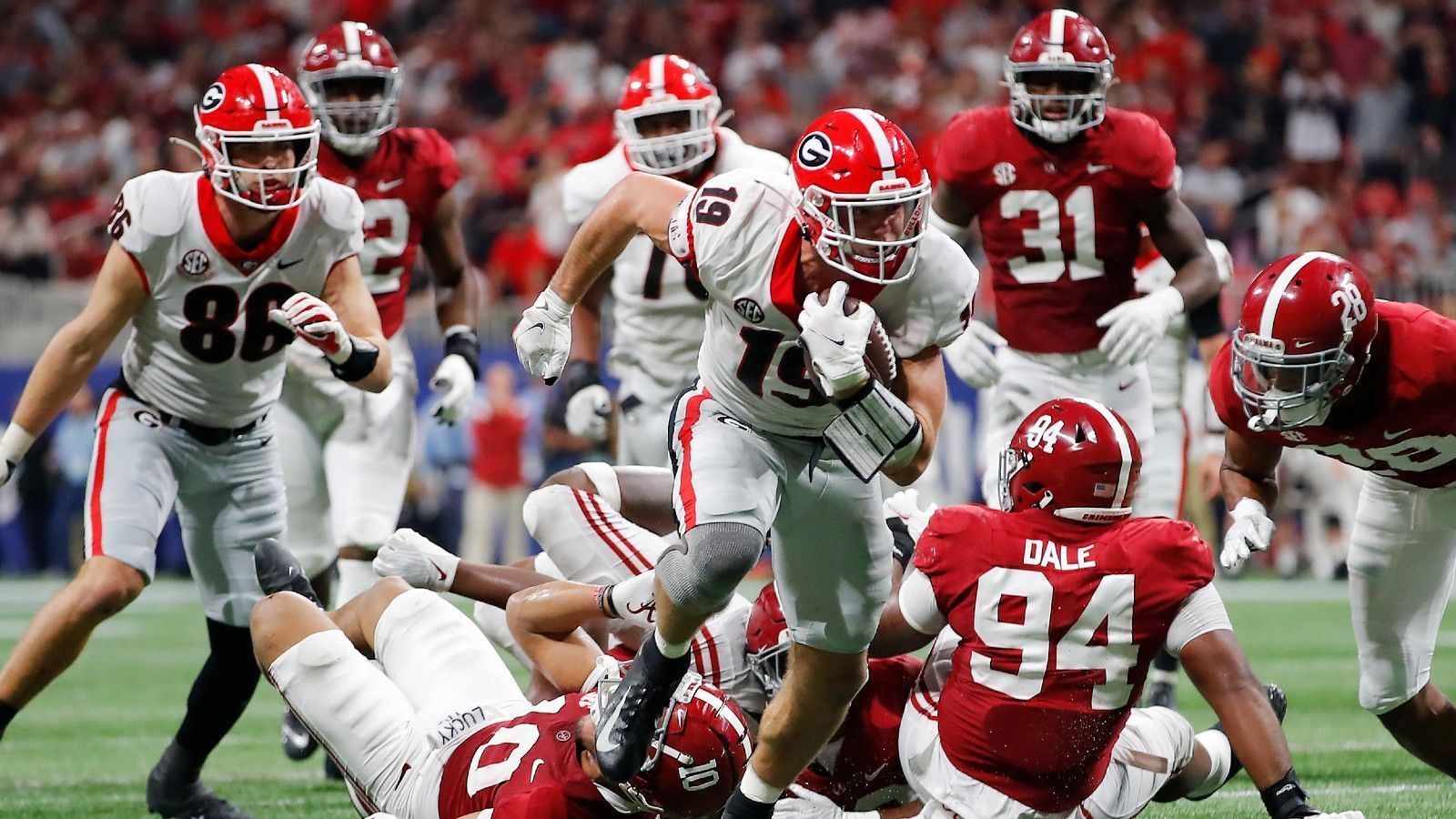 
                <strong>Alabama vs. Georgia: Die Zahlen zum College-Finale</strong><br>
                Es ist endlich soweit, die College-Football-Saison steht vor ihrem finalen Showdown. In der Nacht von Montag auf Dienstag (ab 1:55 Uhr live auf ProSieben MAXX und ran.de) steigt das Endspiele zwischen den Alabama Crimson Tide und den Georgia Bulldogs. Das Duell der beiden SEC-Rivalen verspricht höchste Spannung. ran zeigt die Zahlen zum Finalduell.
              