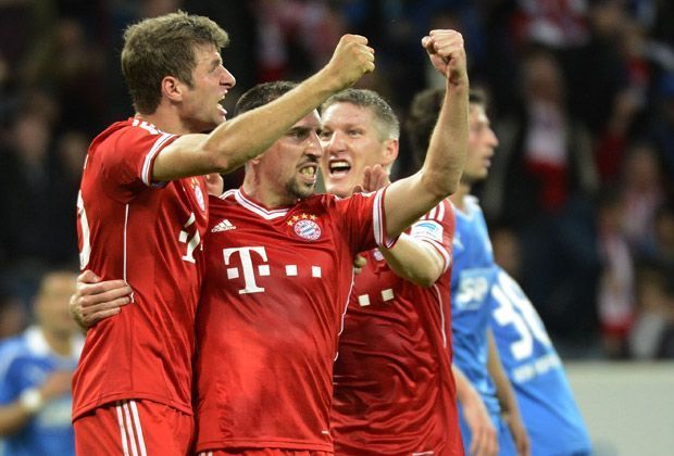
                <strong>1899 Hoffenheim - FC Bayern München 1:2</strong><br>
                Am Ende jubeln die Bayern - Thomas Müller macht den ganz wichtigen 2:1-Siegtreffer für die Elf von Pep Guardiola. Damit übernehmen die Münchner wieder die Tabellenführung
              