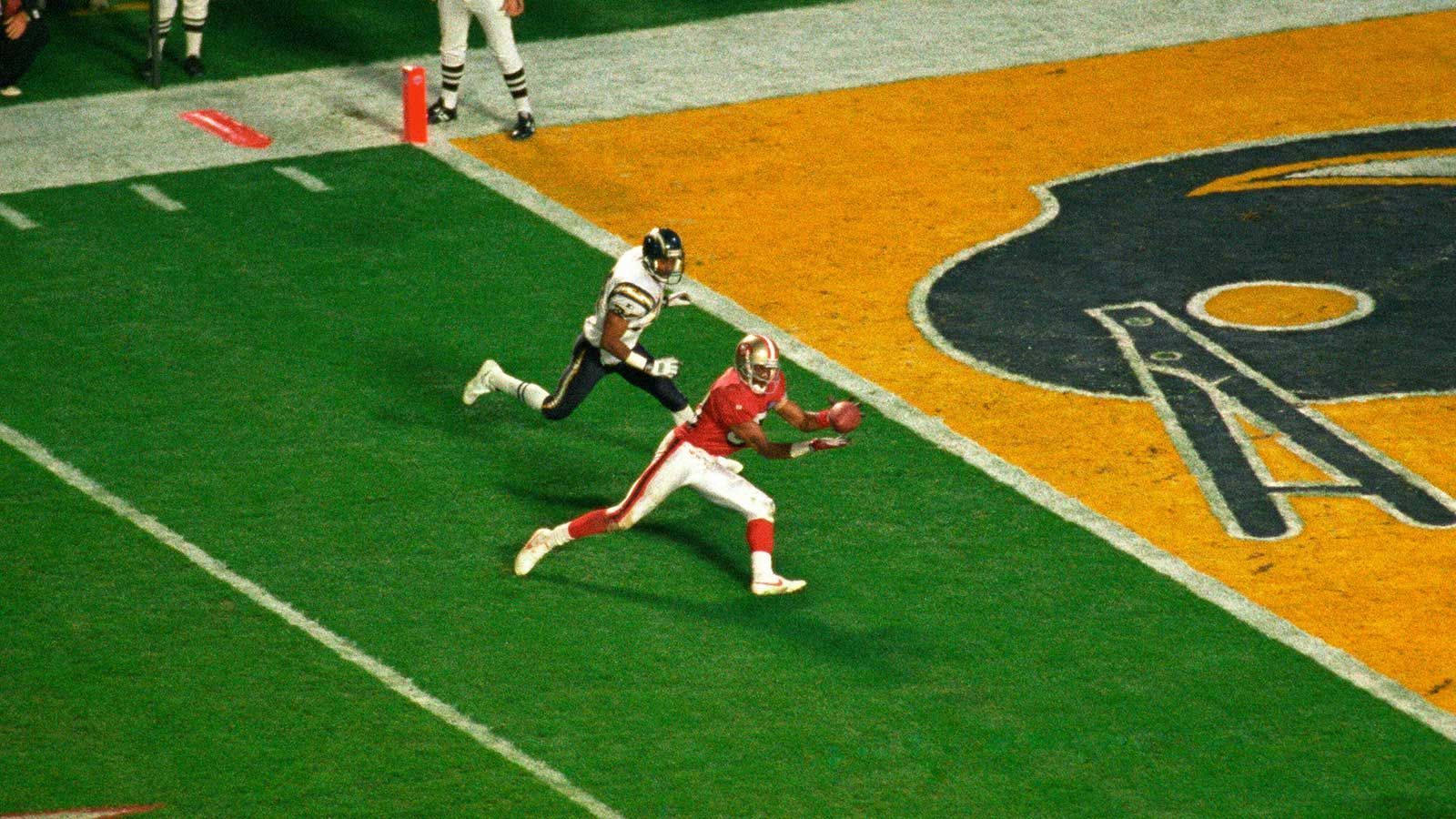 <strong>Platz 1: Super Bowl XXIX - 75 Punkte</strong><br>
                • Datum: 29.01.1995<br>• Endstand: San Francisco 49ers vs San Diego Chargers 49:26<br>Die sechs Touchdown-Pässe von Super-Bowl-MVP Steve Young sind bis heute ein Rekord für ein Finale. Der Erbe von Joe Montana auf der Quarterback-Position der San Francisco 49ers fand sowohl Ricky Watters als auch Receiver-Legende Jerry Rice je drei Mal in der Endzone. Die Defense der San Diego Chargers war komplett überfordert.