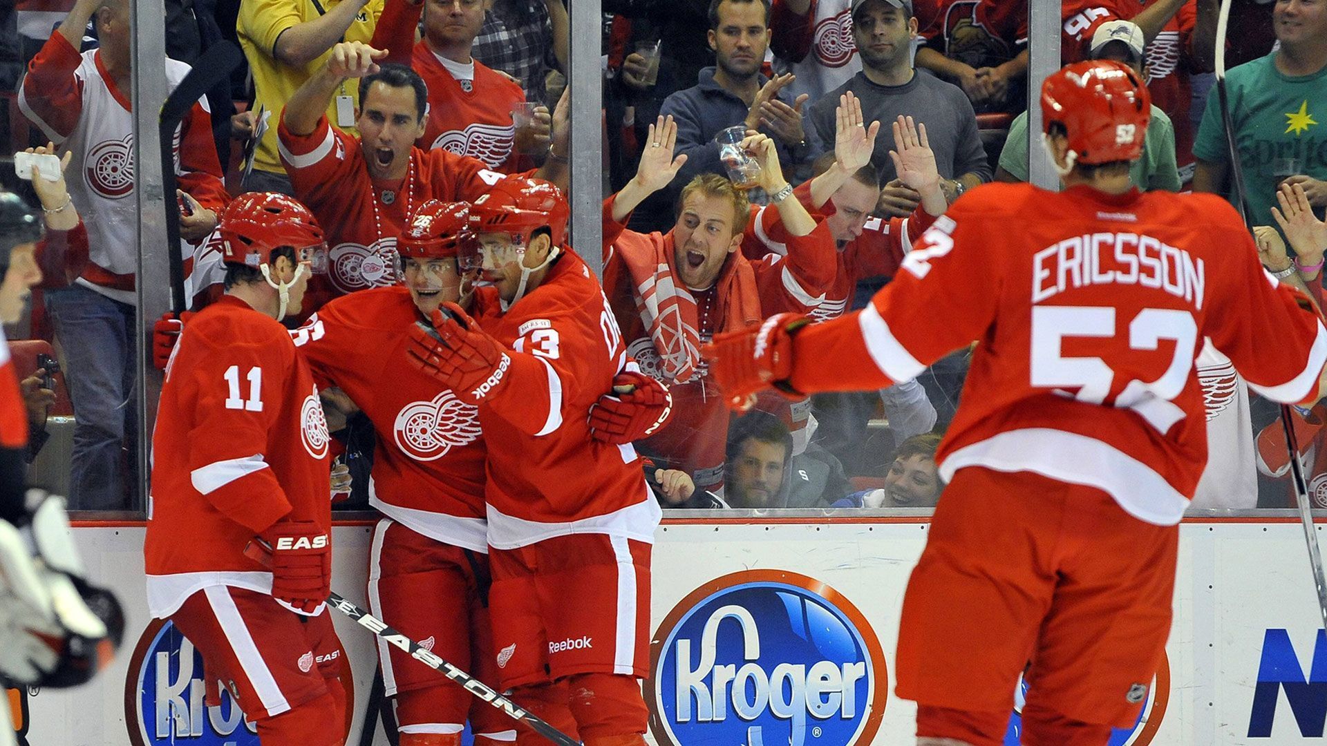 
                <strong>Meiste Heimsiege in Serie: Detroit Red Wings</strong><br>
                In der Saison 2011/12 schnappten sich die Red Wings einen über 80 Jahre alten Rekord der Boston Bruins. Zwischen November 2011 und Februar 2012 gewann Detroit alle 23 Heimspiele und überboten die Uralt-Bestmarke der Bruins um drei Erfolge. 
              