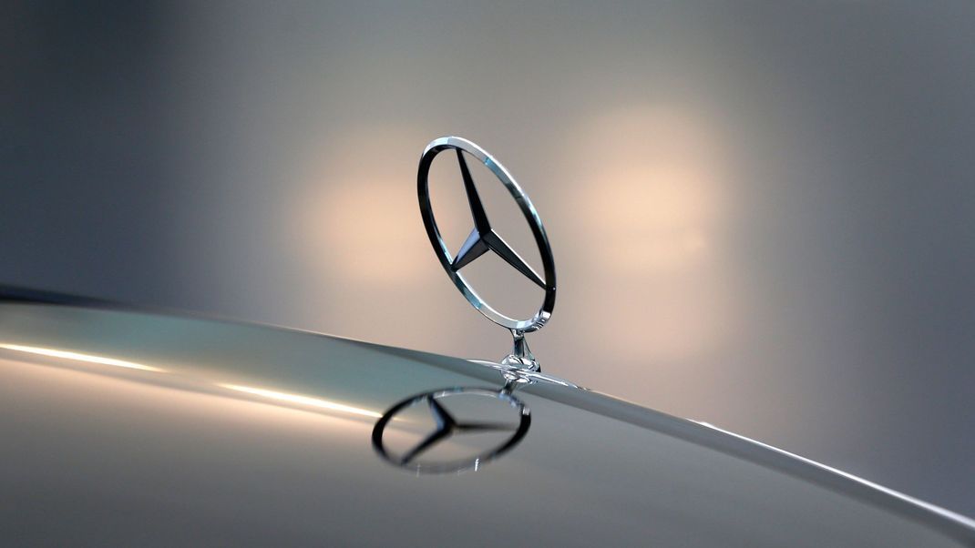 Mercedes plant, sämtliche Autohäuser zu verkaufen: Davon sind rund 8.000 Mitarbeiter:innen betroffen. (Symbolbild)