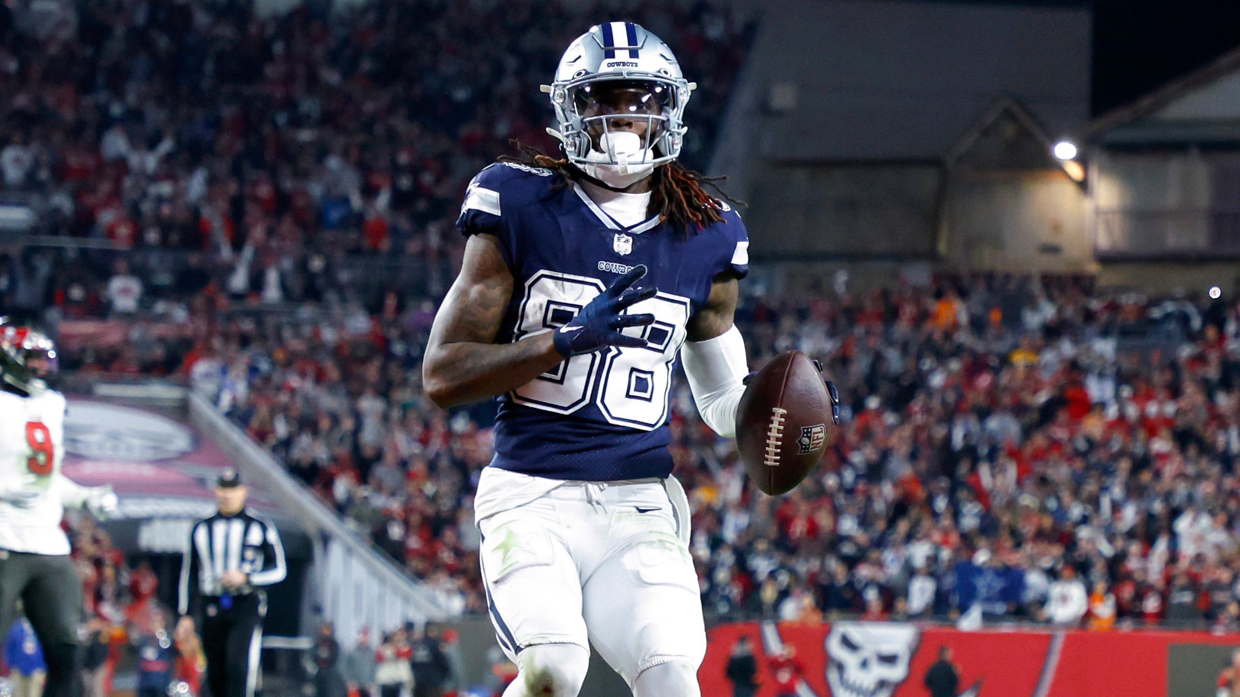 
                <strong>Platz 10: CeeDee Lamb - Dallas Cowboys</strong><br>
                &#x2022; Ranking im vorigen Jahr: nicht in den Top 10<br>&#x2022; Statistiken in der Saison 2022: 107 Receptions, 1.359 Receiving Yards, 9 Receiving Touchdowns<br>
              