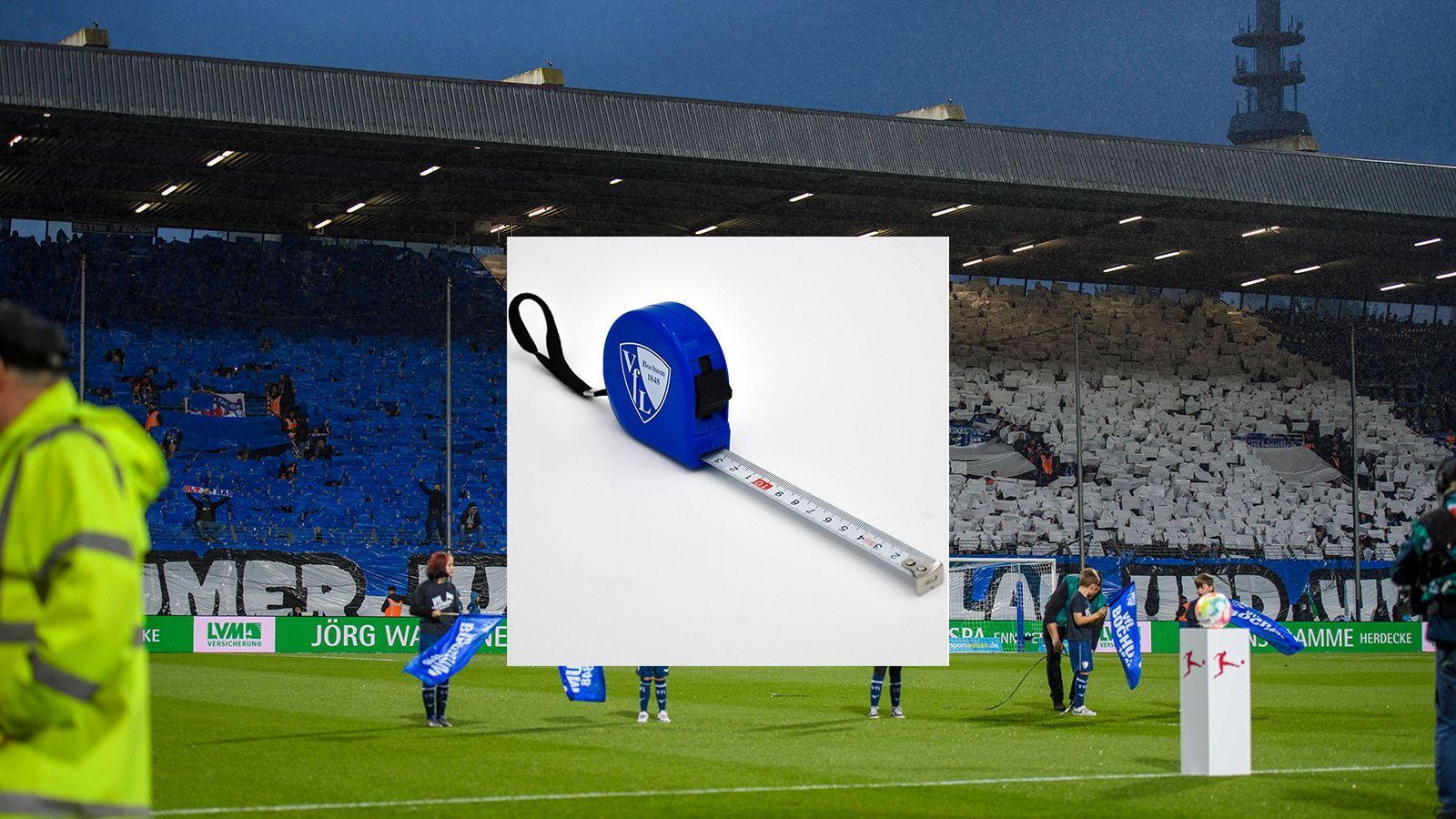 
                <strong>VfL Bochum</strong><br>
                Ein Maßband, um den Abstand zum Gegner zu messen? Wohl für diesen Zweck gibt es ein Maßband mit VfL-Logo im Bochumer Onlineshop. Allerdings ist der Abstand der Mannschaft in der Tabelle zu den Abstiegsrängen nicht so groß, dass man unbedingt nachmessen müsste. 9,95 Euro kostet das Maßband mit fünf Meter Länge.
              