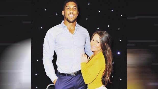 
                <strong>Anthony Joshua auf Trophäenjagd</strong><br>
                Schwergewichts-Weltmeister Anthony Joshua hat offenbar ein Auge auf das britische Reality-Sternchen Chantelle Connelly geworfen.
              