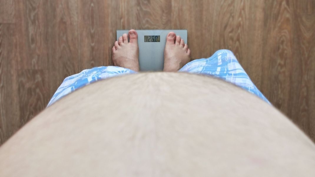 Die Wechseljahre beim Mann können zu Gewichtszunahme führen.
