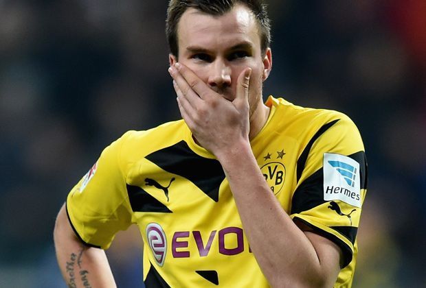 
                <strong>FLOP: BVB-Horror geht weiter</strong><br>
                Borussia Dortmund ist auf dem Tiefpunkt angekommen. Nach 13 Spieltagen und dem 0:2 in Frankfurt steht Tabellenplatz 18 zu Buche. So schlecht war der BVB (ausgenommen 1. und 2. Spieltag) seit 29 Jahren nicht mehr.
              