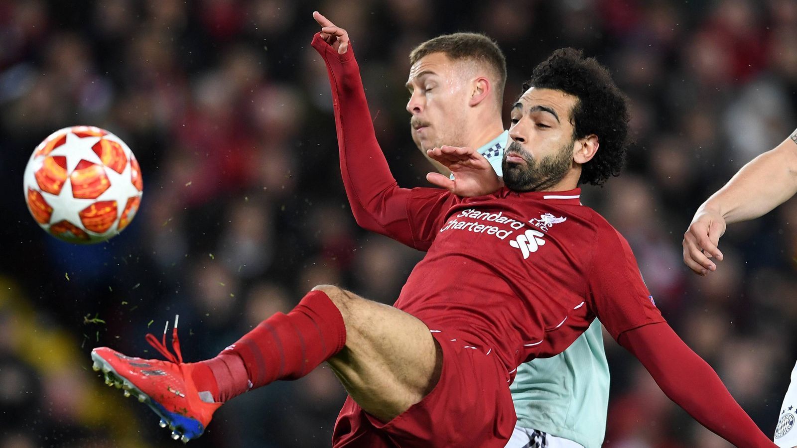 
                <strong>Mohamed Salah</strong><br>
                Immer wieder mit guten Aktionen aber nie mit dem nötigen Glück zum Tor-Erfolg. Sorgt dafür, dass Alaba in der Offensive nicht stattfindet, weil er auf die langen Pässe auf Salah reagieren muss. In der zweiten Halbzeit immer wieder mit gefährlichen Szenen um den Sechzehner rum, denen es allerdings an Torgefahr mangelt. ran-Note: 3
              