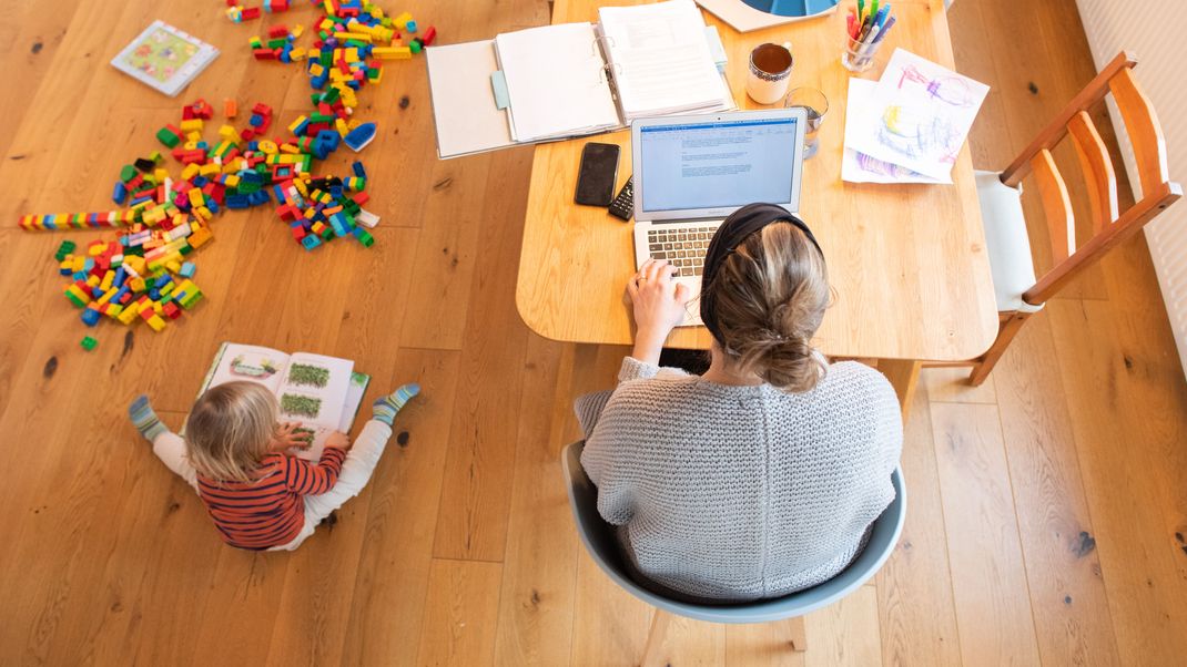 Immer mehr Menschen arbeiten zu Hause und die Büros stehen leer.