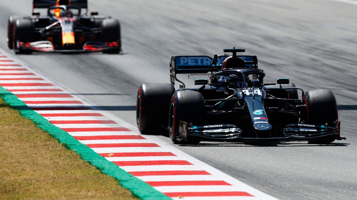 Lewis Hamilton feiert seinen vierten Saisonsieg