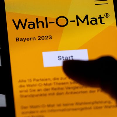 Dreieinhalb Wochen vor der bayerischen Landtagswahl startet der Wahl-O-Mat. Das Online-Tool gilt als beliebte Entscheidungshilfe vor Wahlen - ist aber bei weitem nicht das einzige Angebot. 