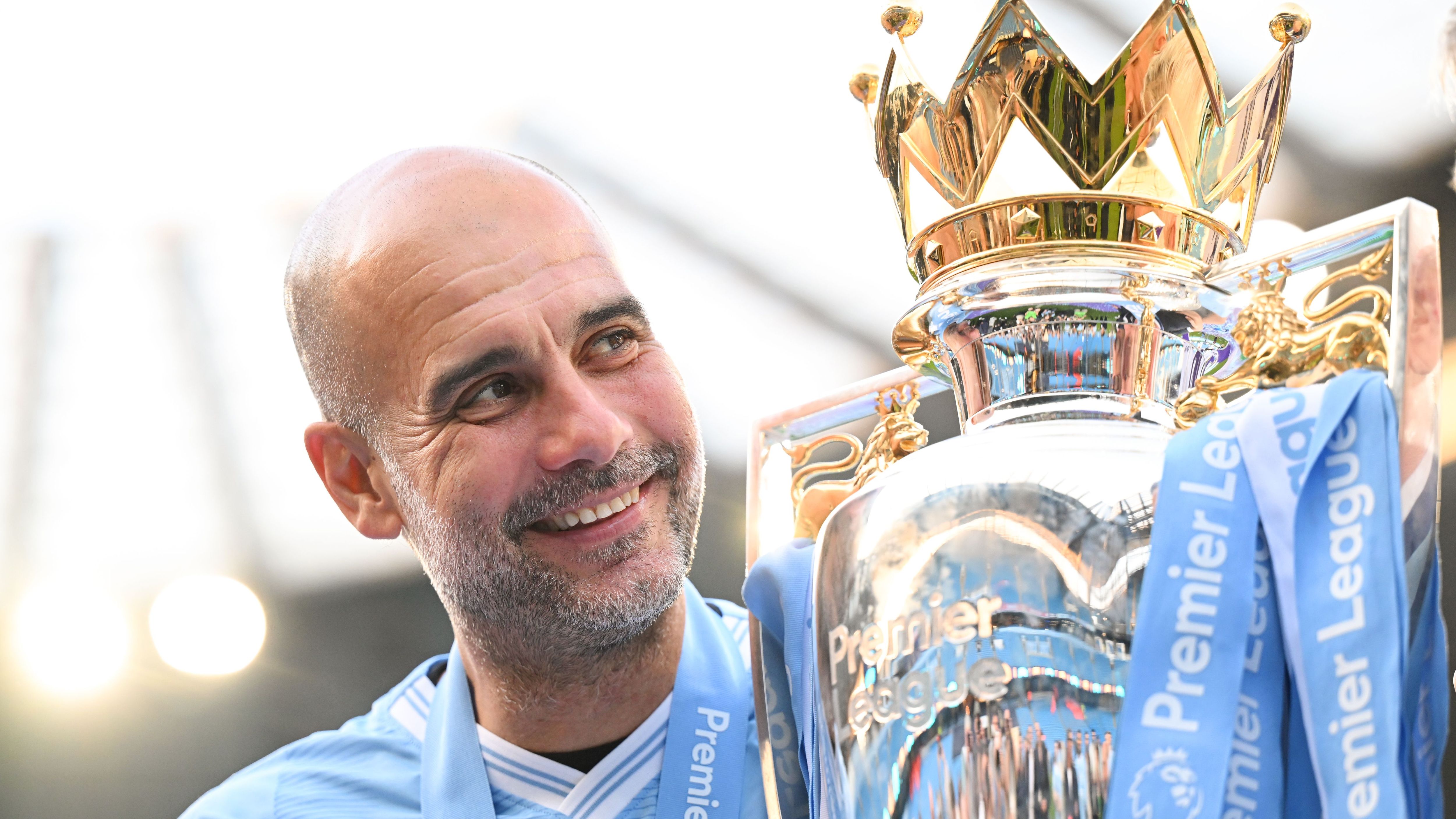 <strong>Pep Guardiola (Manchester City)</strong><br>Nach drei erfolgreichen Jahren mit spektakulärem Fußball verließ Guardiola die Bayern im Sommer 2016 auf eigenen Wunsch. Seitdem geht er mit ManCity auf Titeljagd. Seine Ausbeute: sechs Meisterschaften, zwei FA-Cup-Siege und der Triumph in der Champions League. Guardiola gilt als der beste Trainer der Welt.