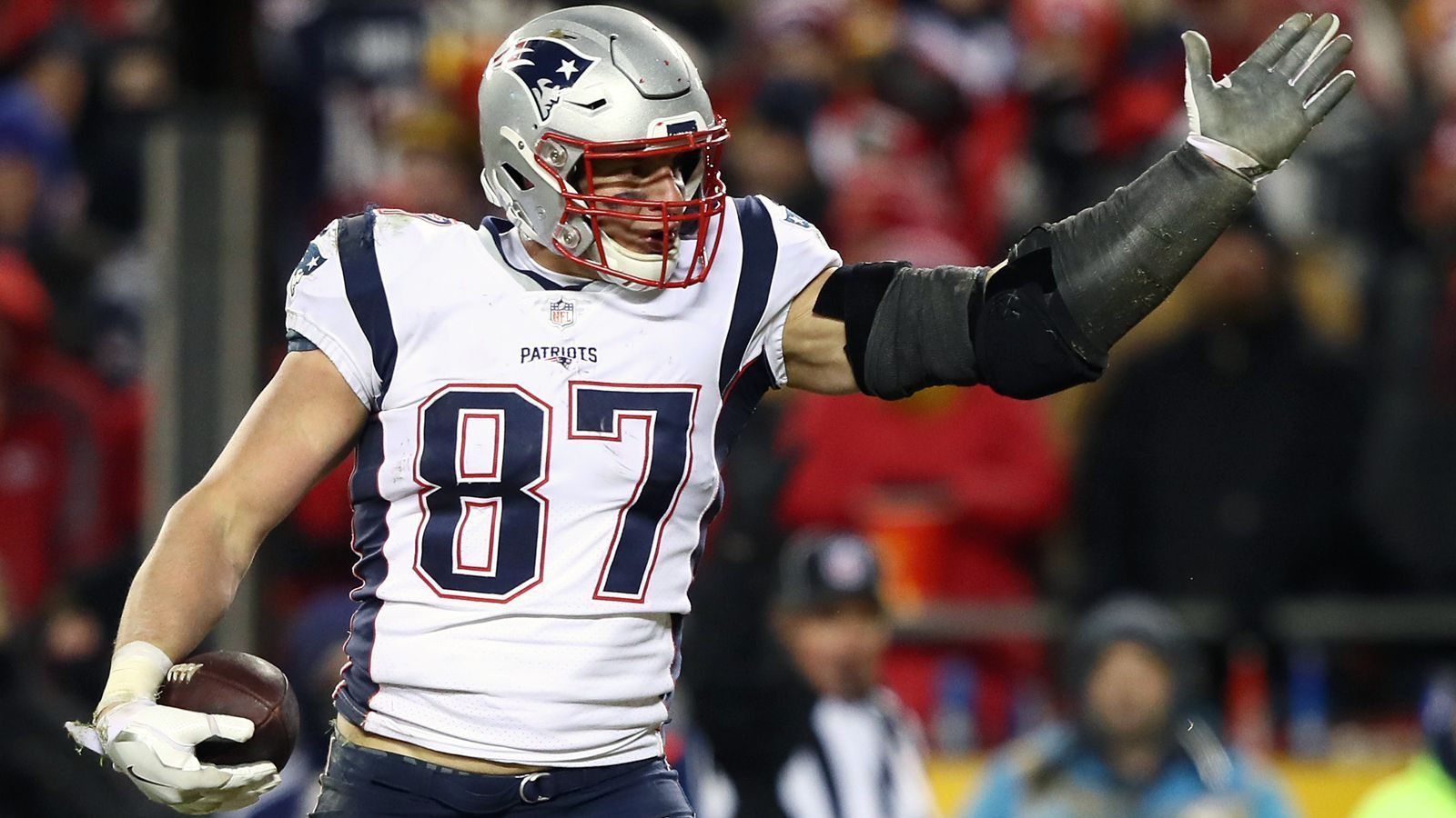 
                <strong>Conference Championship Games: Gronkowski stellt Tight-End-Rekord auf</strong><br>
                New Englands Rob Gronkowski hat einen neuen Playoff-Rekord aufgestellt. Der Tight End knackte beim 37:31-Sieg der Patriots im Championship Game gegen die Kansas City Chiefs als erster Spieler seiner Position die 1000-Yards-Marke in den Playoffs.
              