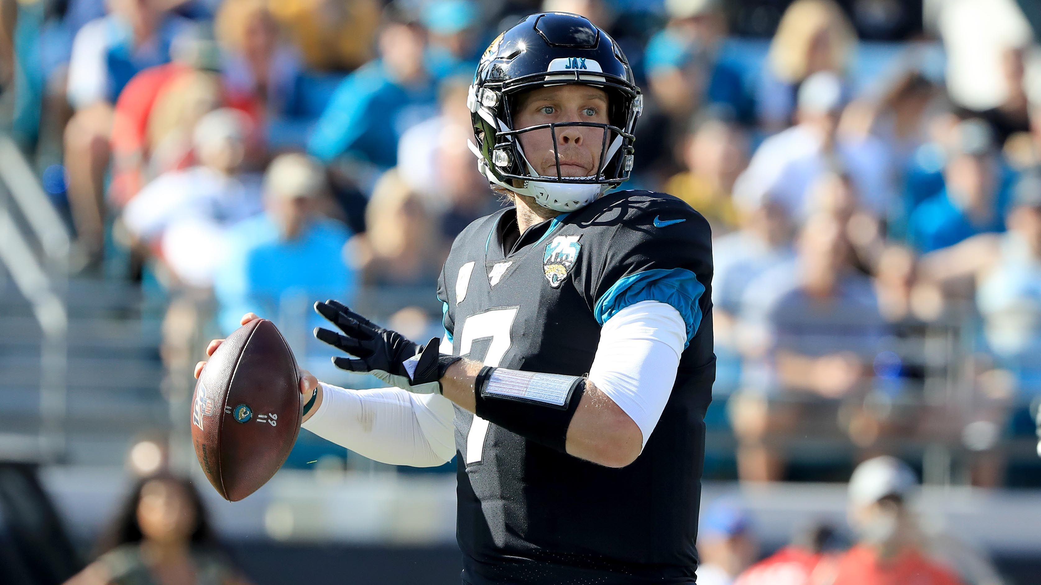 <strong>Nick Foles (Jacksonville Jaguars) </strong><br>
                Als Backup-Quarterback führte Nick Foles die Philadelphia Eagles 2017 zum Super-Bowl-Gewinn und wurde zum MVP gewählt. 2019 folgte dann der Wechsel. Foles erhielt einen Vierjahresvertrag über 88 Millionen Dollar bei den Jaguars, brach sich allerdings im ersten Spiel das Schlüsselbein. Backup Gardner Minshew spielte groß auf,. Als Foles wieder fit war, landete er trotzdem schnell wieder auf der Bank. Nach nur einem Jahr wurde Foles für einen Viertrundenpick zu den Chicago Bears abgeschoben.