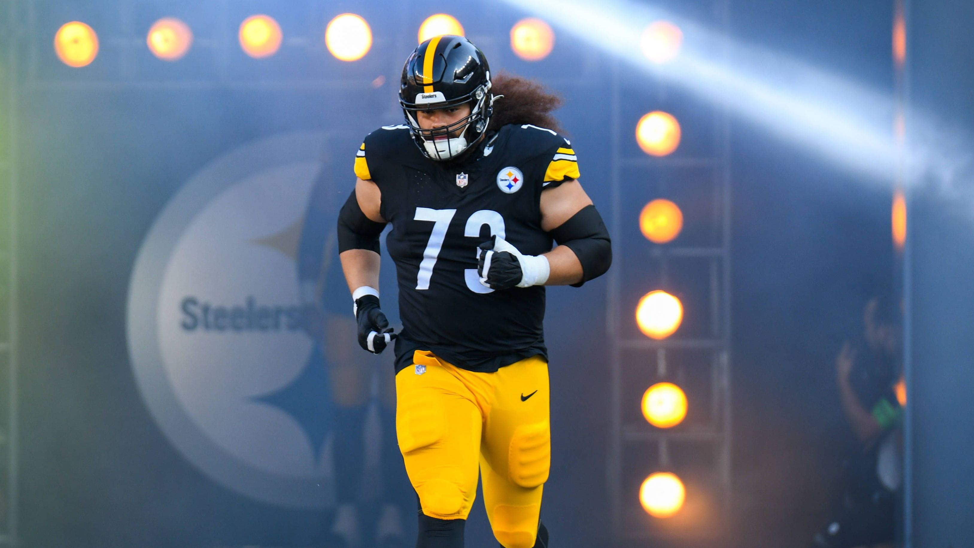 <strong>Pittsburgh Steelers: Offensive Guard Isaac Seumalo</strong><br>Die Steelers wollen Quarterback Kenny Pickett das Leben erleichtern und investierten in der Offseason viel in die Verstärkung der Offensive Line. Neben Erstrundenpick Broderick Jones holte Pittsburgh in der Free Agency Guard Isaac Seumalo, der 2016 bis 2022 bei den Philadelphia Eagles spielte und dort Teil der wohl besten Offensive Line der NFL war.