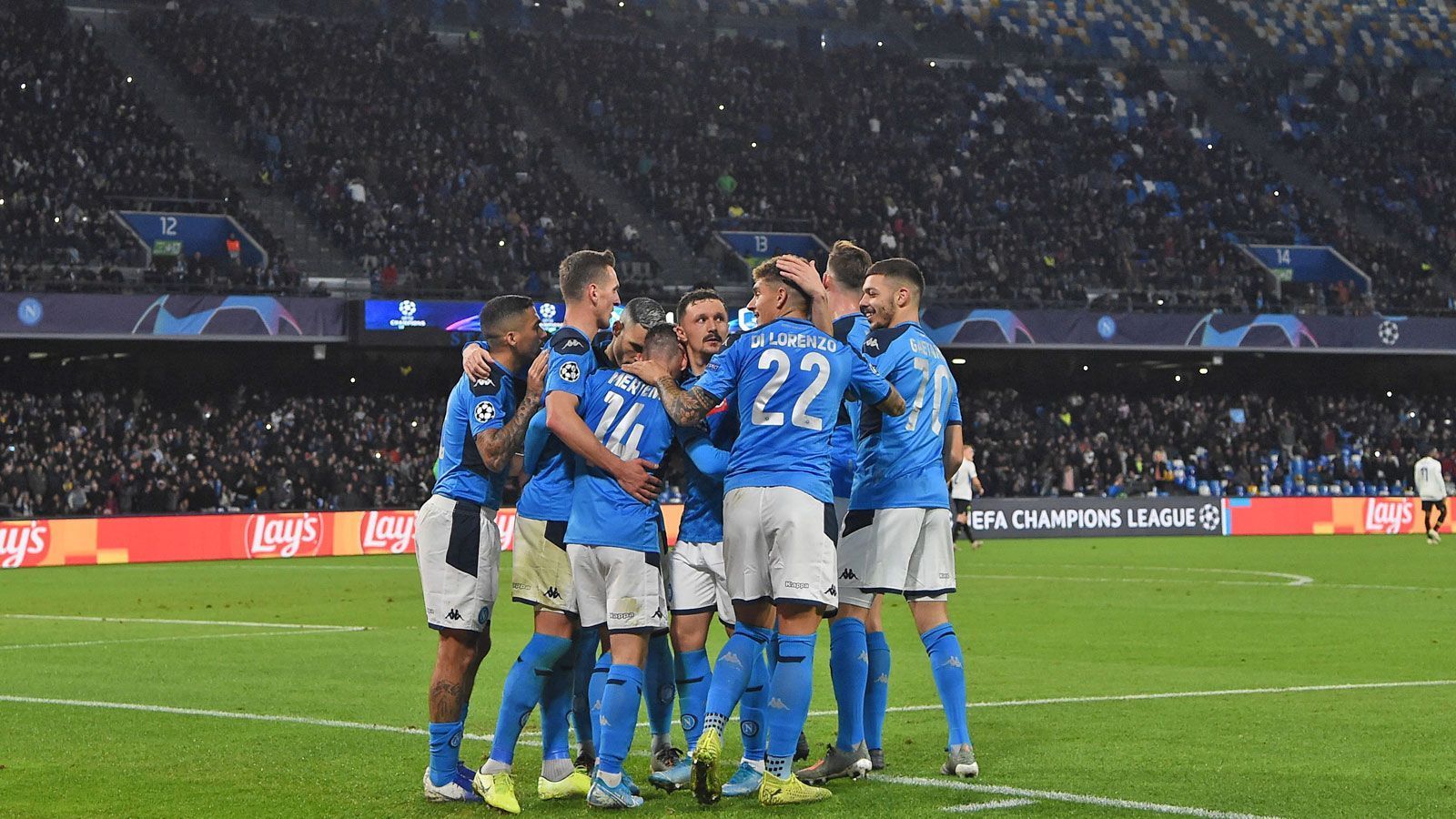 
                <strong>SSC Neapel - FC Barcelona</strong><br>
                Napoli spielt eine bislang enttäuschende Saison. Zwar gelang die Qualifikation fürs CL-Achtelfinale, doch in der Liga geht wenig. Zur Tabellenspitze fehlen bereits 27 Punkte. Trainer Carlo Ancelotti wurde mittlerweile durch Gennaro Gattuso ersetzt, doch auch unter der Milan-Legende läuft es kaum besser: Aktuell belegt Neapel in der Serie A nur den 11. Platz, 15 Punkte von einem Champions-League-Platz entfernt.
              