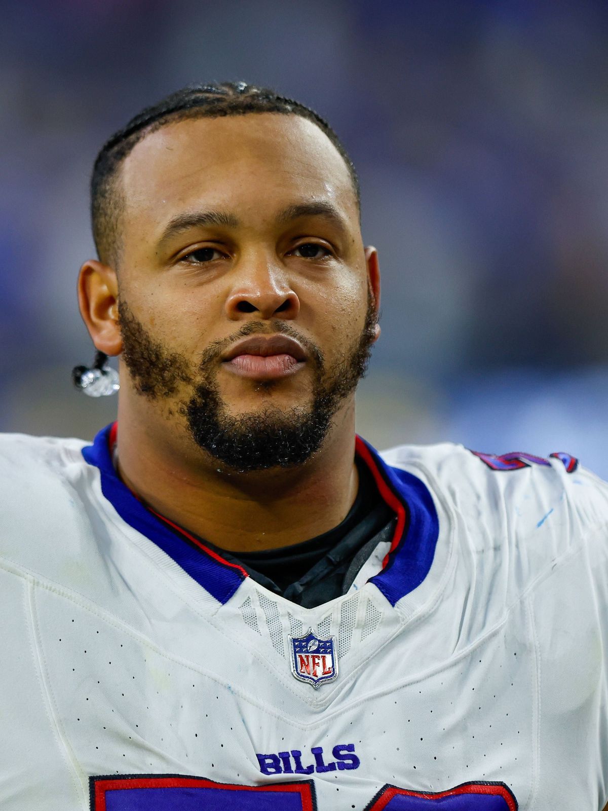 INGLEWOOD, CA - DECEMBER 08: Buffalo Bills offensive tackle Dion Dawkins (73) walks off of the field after an NFL, American Football Herren, USA game between the Buffalo Bills and Los Angeles Rams ...