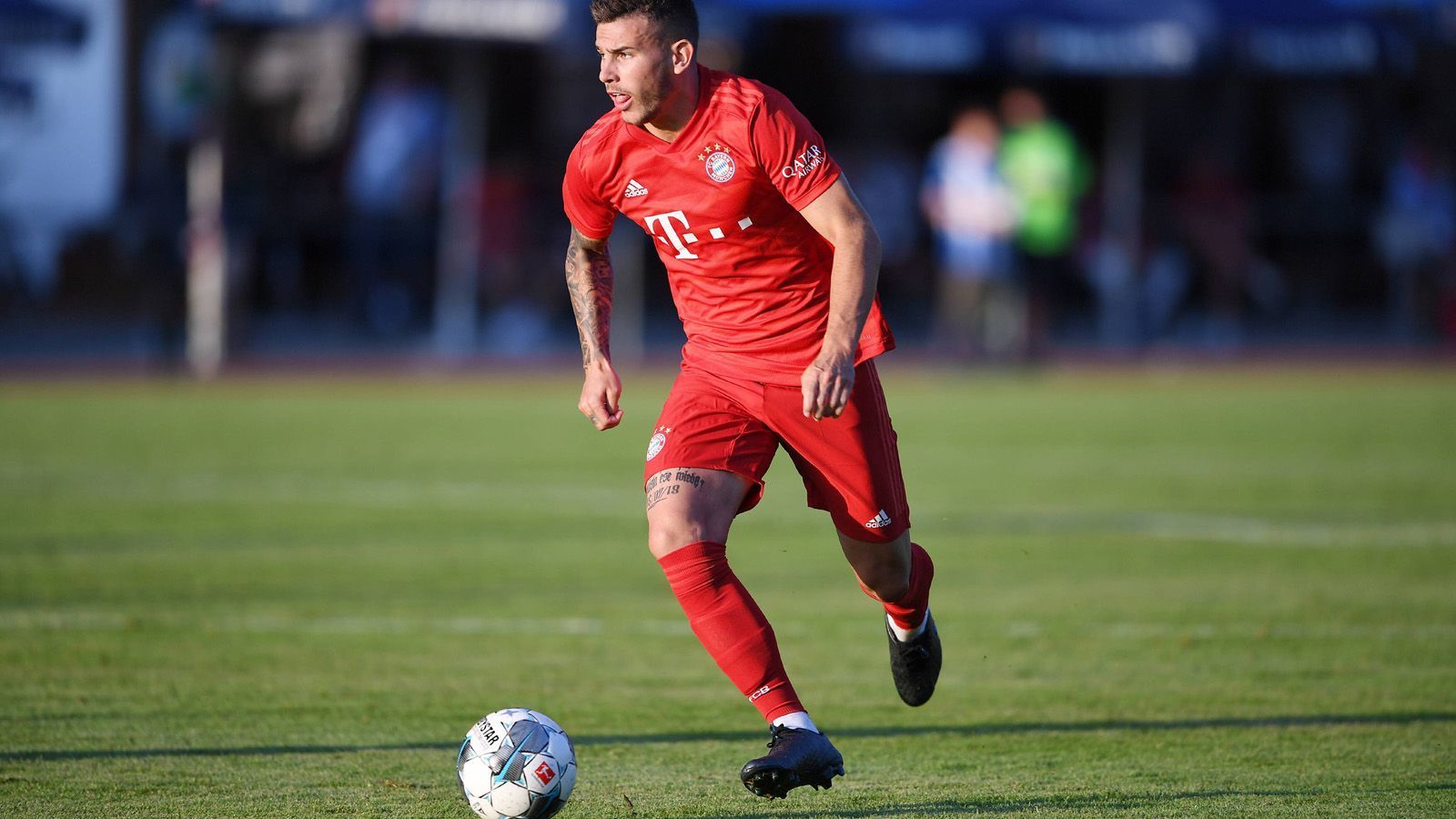 
                <strong>Teuerster Spieler</strong><br>
                Lucas Hernandez (FC Bayern, Abwehr): 80 Millionen Euro
              